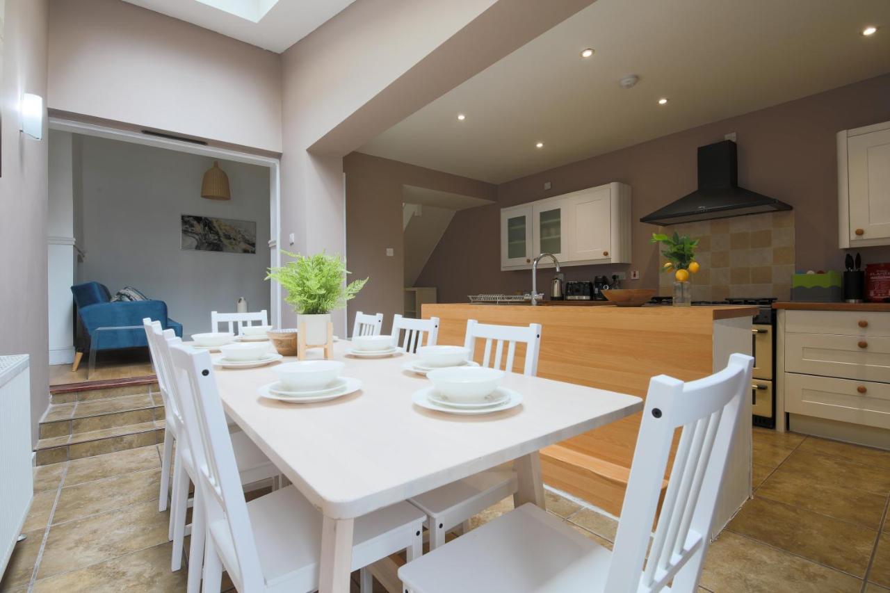 Spacious 4 Bedroom House- Walking Distance To City Centre & Great Backyard Кардіфф Екстер'єр фото