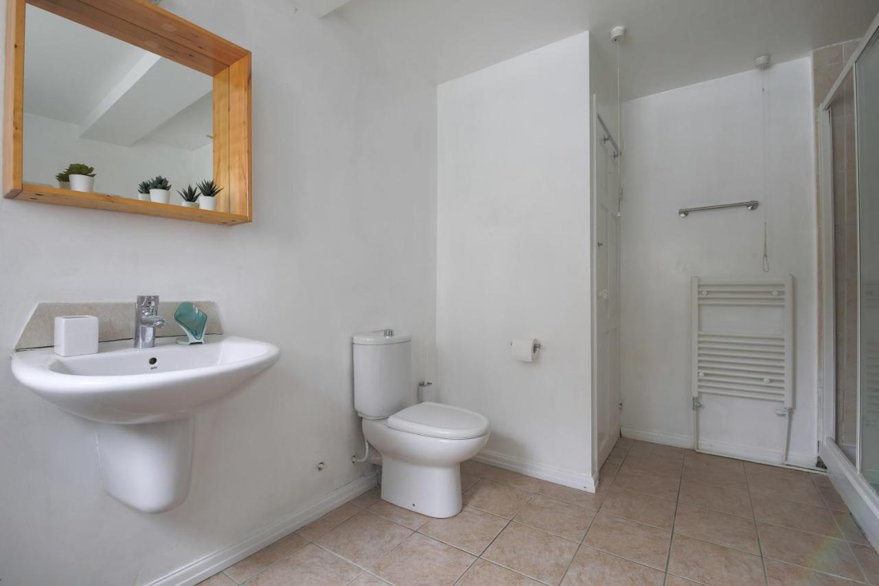 Spacious 4 Bedroom House- Walking Distance To City Centre & Great Backyard Кардіфф Екстер'єр фото