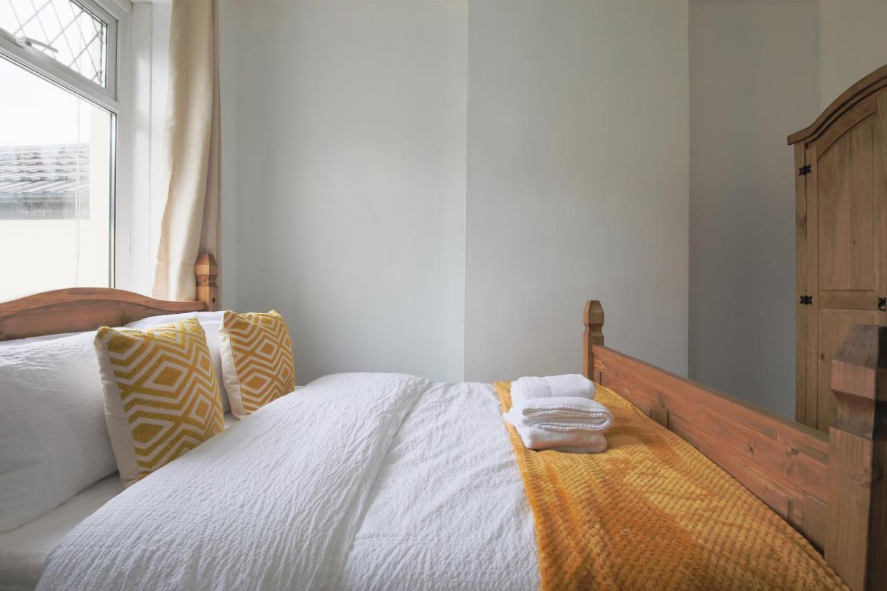 Spacious 4 Bedroom House- Walking Distance To City Centre & Great Backyard Кардіфф Екстер'єр фото