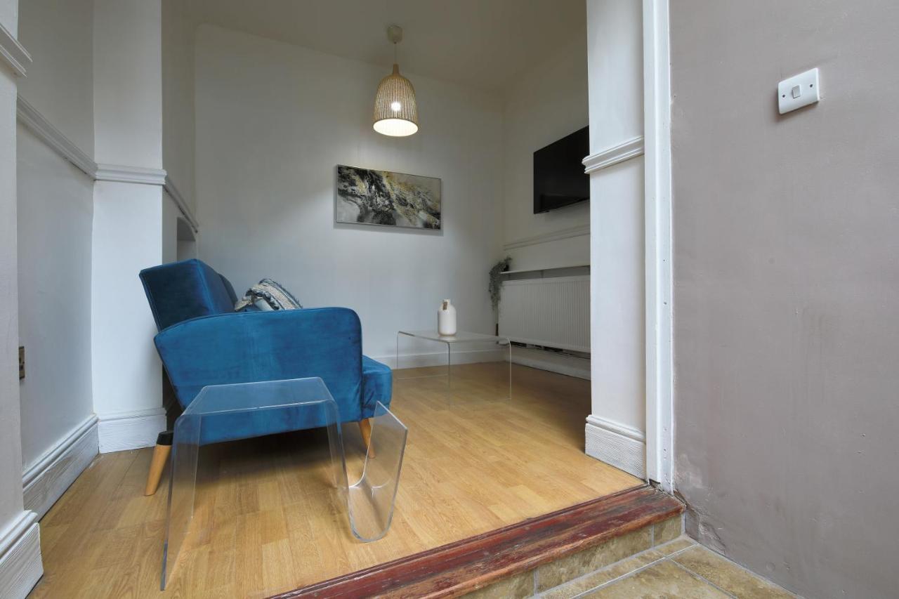 Spacious 4 Bedroom House- Walking Distance To City Centre & Great Backyard Кардіфф Екстер'єр фото