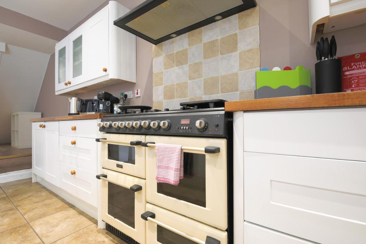 Spacious 4 Bedroom House- Walking Distance To City Centre & Great Backyard Кардіфф Екстер'єр фото