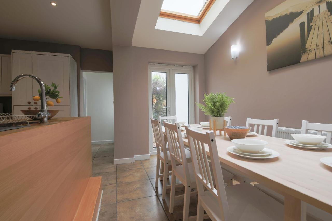 Spacious 4 Bedroom House- Walking Distance To City Centre & Great Backyard Кардіфф Екстер'єр фото